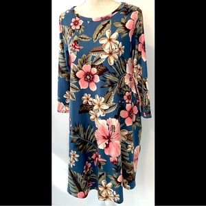 Honey & Lace Floral 3/4 Sleeve Swing Dress with pockets - EUC